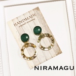 深い緑とホイルレジンピアス