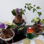 [お正月準備に♪]葉牡丹の寄せ植え 苔玉 松ぼっくりと水引つき