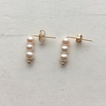 【受注製作】《14kgf》ベビーパールの艶やかラインピアス