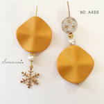  No.A488 ❄︎雪の結晶❄︎ イエローのアシンメトリーピアス / イヤリング