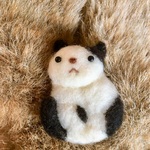 まんまる猫　ぶち羊毛ブローチ