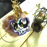 ファーのバックチャーム　ハチワレ 【手刺繍】