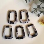 <4個>レオパード柄 台形チャーム グレー
