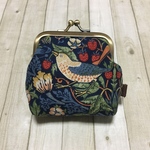 ＊数量限定＊ぷっくり【いちご泥棒】がま口ポーチ M