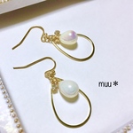 綺麗♡  オーロラホワイトパールの雫型ピアス／イヤリング
