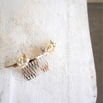 -White flower＆pearl crescent comb-