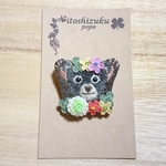 子グマとお花の刺繍ブローチ