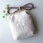 花の刺繍 がま口ポシェット  デイジー (合皮ストラップ )  