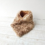 モカブラウンのバンビファーとボアのネックウォーマー 　