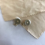 金色ぼたんのピアス・イヤリング