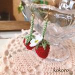 ＊いちごのピアス＊スワロ＊ロング＊赤＊樹脂ピアス変更可