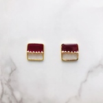 冬におすすめカラーのスクエアピアス