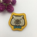 おしゃれウォンバットの刺繍ブローチ