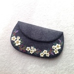 【再販】羊毛とフェルトの野の花の小物入れ Black