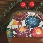 紅型の丸玉がま口ポーチ　sweet　flower柄