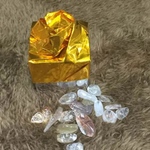 勾玉オルゴナイト浄化用さざれ石【金銀バラ折り紙箱付き】