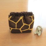 【再販】ぷっくりジラフ柄のバネポーチ　イエロー　10ｃｍ