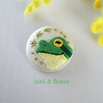 裏も可愛い🖤刺繍ブローチ『星に願いを』