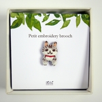 ちょっこり刺繍のプチブローチ【さばしろねこ】