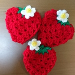 赤いいちごのアクリルたわし  3個セット大きめお花