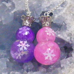 【色が変わる！】王冠可愛い雪だるまのピアス＜イヤーパーツ変更可＞