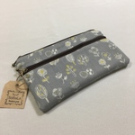 【送料無料】ポーチ タイプ 通帳ケース 北欧 グレー メルヘン 蝶々 と お花 マルチケース