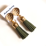 シンプルタッセルピアス