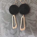 ブラック×変形ゴールドピアス＊