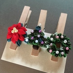 つまみ細工  クリスマスの木製クリップ  赤(リースプレーン)