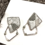 "snowscape" 大人かわいい刺繍ピアス