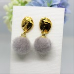 ファーのシンプルノンホールピアス(樹脂イヤリング)グレー　(212)
