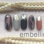 ホイルニュアンスアート×囲みラインのネイルチップ