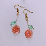 ワイヤーの薔薇ピアス