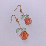 ワイヤーの薔薇ピアス