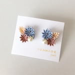 つまみ細工  冬化粧なピアス（チタンピアス）