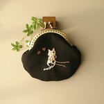三毛猫の刺繍 がま口財布  コットンパール付き♪       