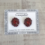 ルージュ色のビジューピアス (チタン)