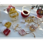 handmade＊手編みニットのオーナメント赤黄色白８個セット*サンタかご帽子リース♪②