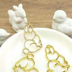 4個・うさぎ・毛づくろい中・レジン枠