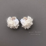 【受注制作】wool flower(white)ピアスorイヤリング　