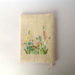 花の刺繍のブックカバー