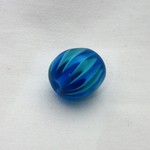 ひだ模様のとんぼ玉（青緑その３）