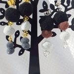 ふわふわポンポンのイヤーカフブラックセット＜イヤーパーツ変更可＞