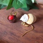 カップケーキとさくらんぼチョコのイヤリングorピアス
