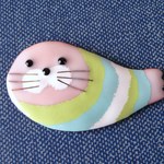 七宝焼・サマーセーターを着たアザラシ
