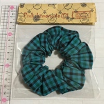 グリーン系チェックのシュシュ