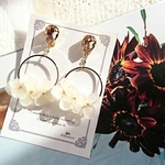 秋冬ビジューのお花フープピアス/イヤリング
