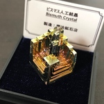ビスマス人工結晶 〈黄の塔〉 鉱物標本   【魔法鉱石店】22