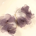 チュール花びらフープピアス