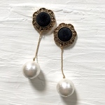 ベロアフラワーボタン×チェーンパールピアス